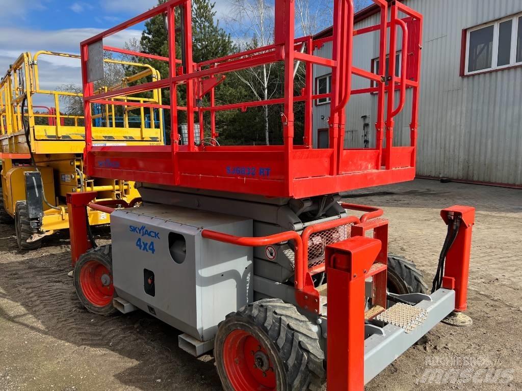 SkyJack SJ 6832 RT Plataformas tijera