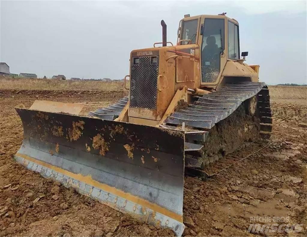 CAT D 6 N Buldozer sobre oruga