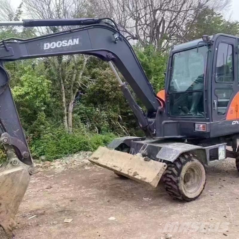 Doosan DX60W Excavadoras de ruedas