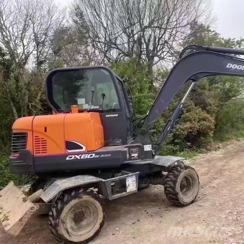 Doosan DX60W Excavadoras de ruedas
