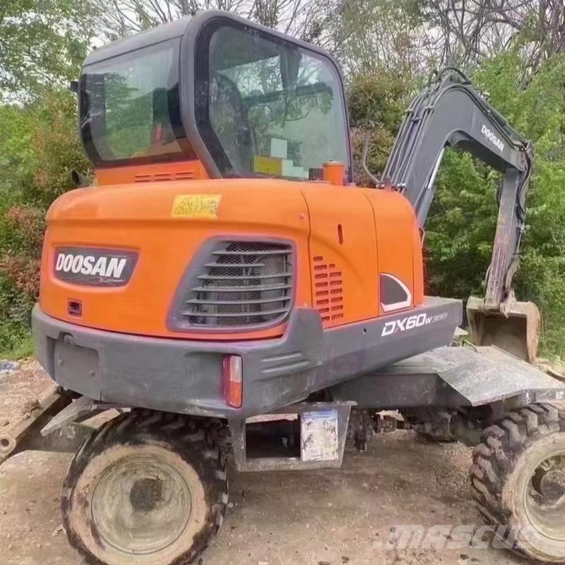 Doosan DX60W Excavadoras de ruedas