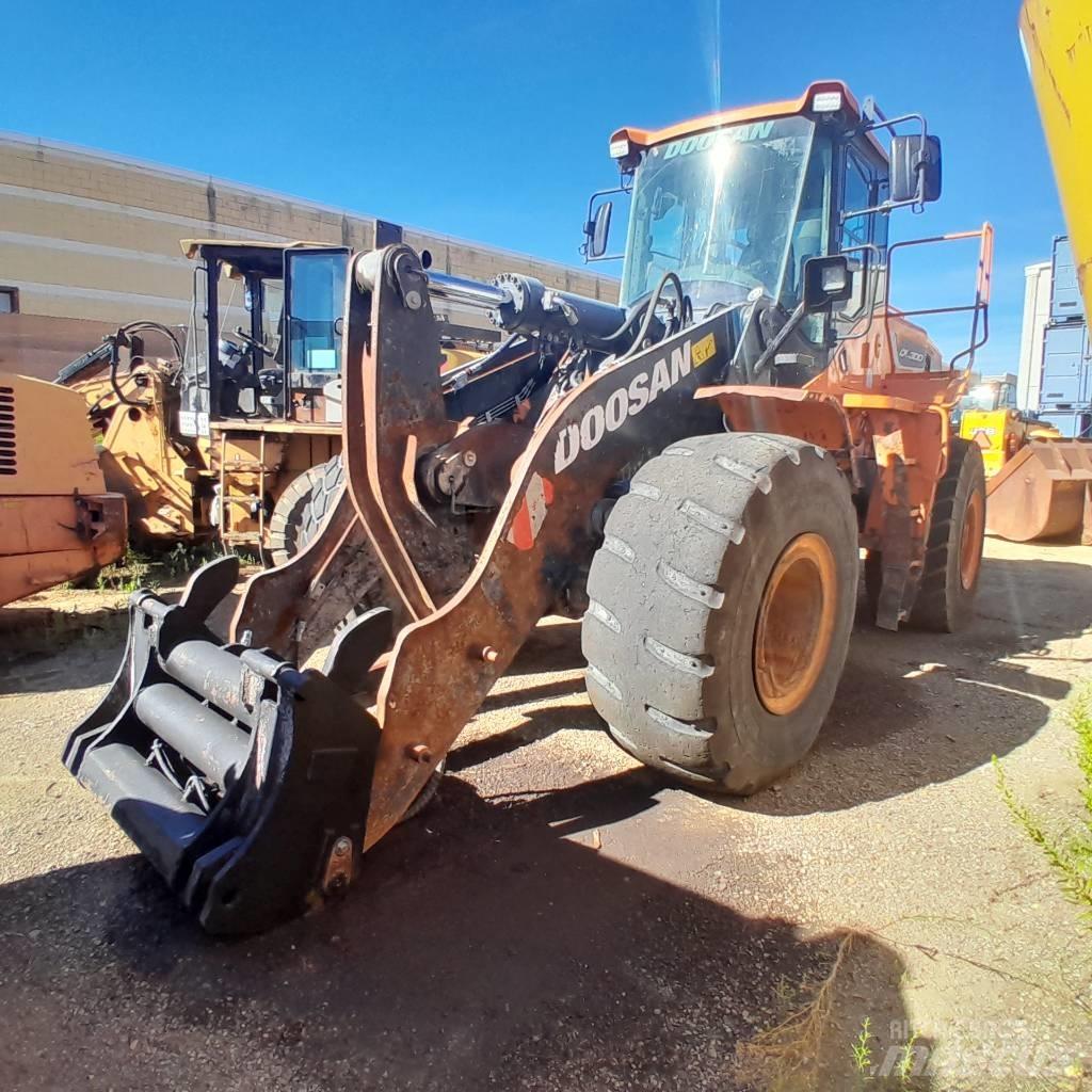 Doosan DL 300-5 Cargadoras sobre ruedas