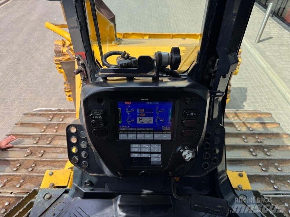Komatsu D61PXi-24EO Buldozer sobre oruga