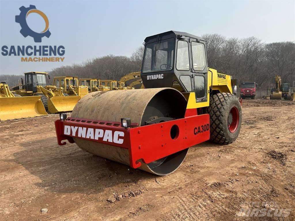 Dynapac CA 30 D Rodillos de un solo tambor