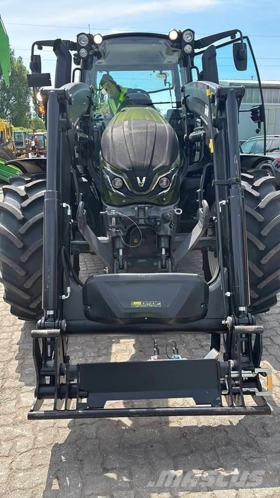 Valtra G135 Tractores