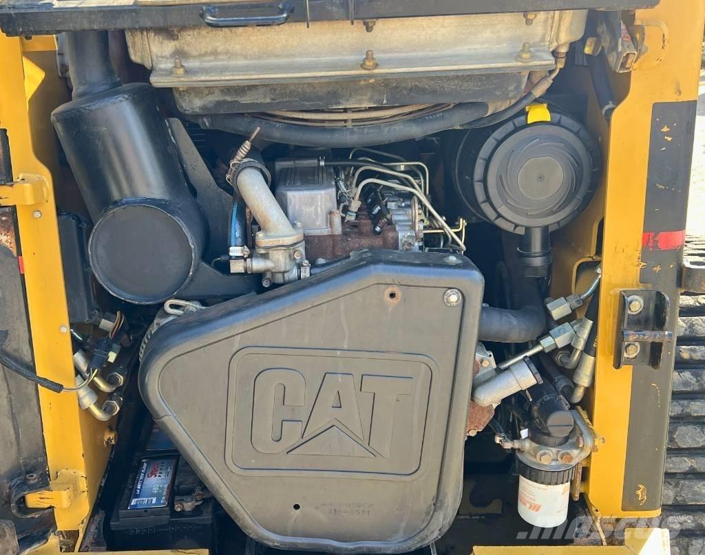 CAT 277 B    2006 Minicargadoras