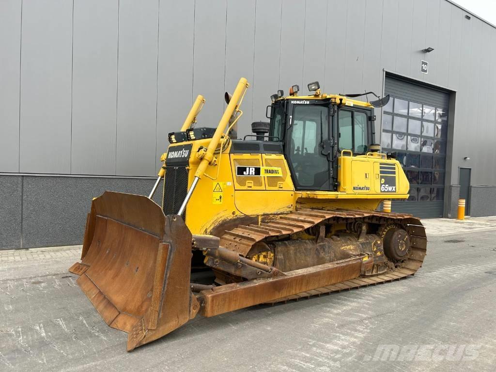 Komatsu D 65 WX-18 Buldozer sobre oruga