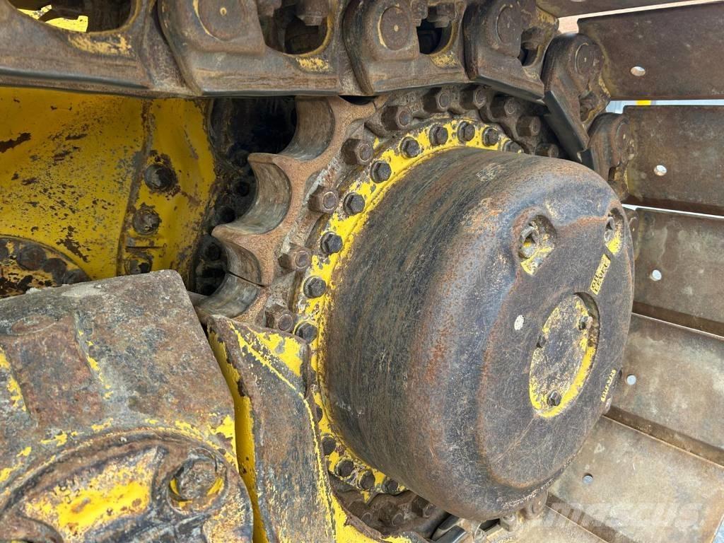 Komatsu D 65 WX-18 Buldozer sobre oruga