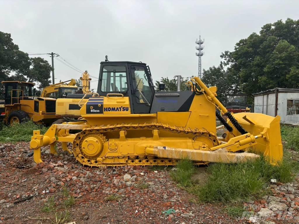 Komatsu D 85 E-12 Buldozer sobre oruga