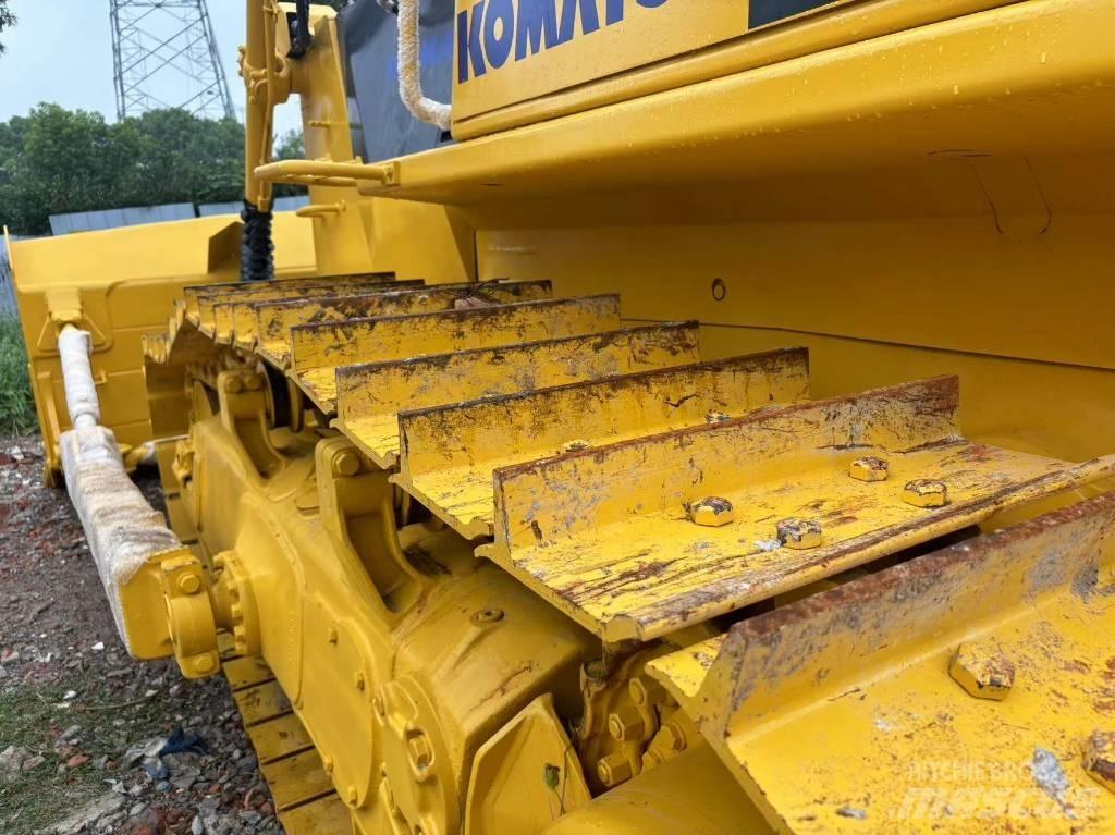 Komatsu D 85 E-12 Buldozer sobre oruga