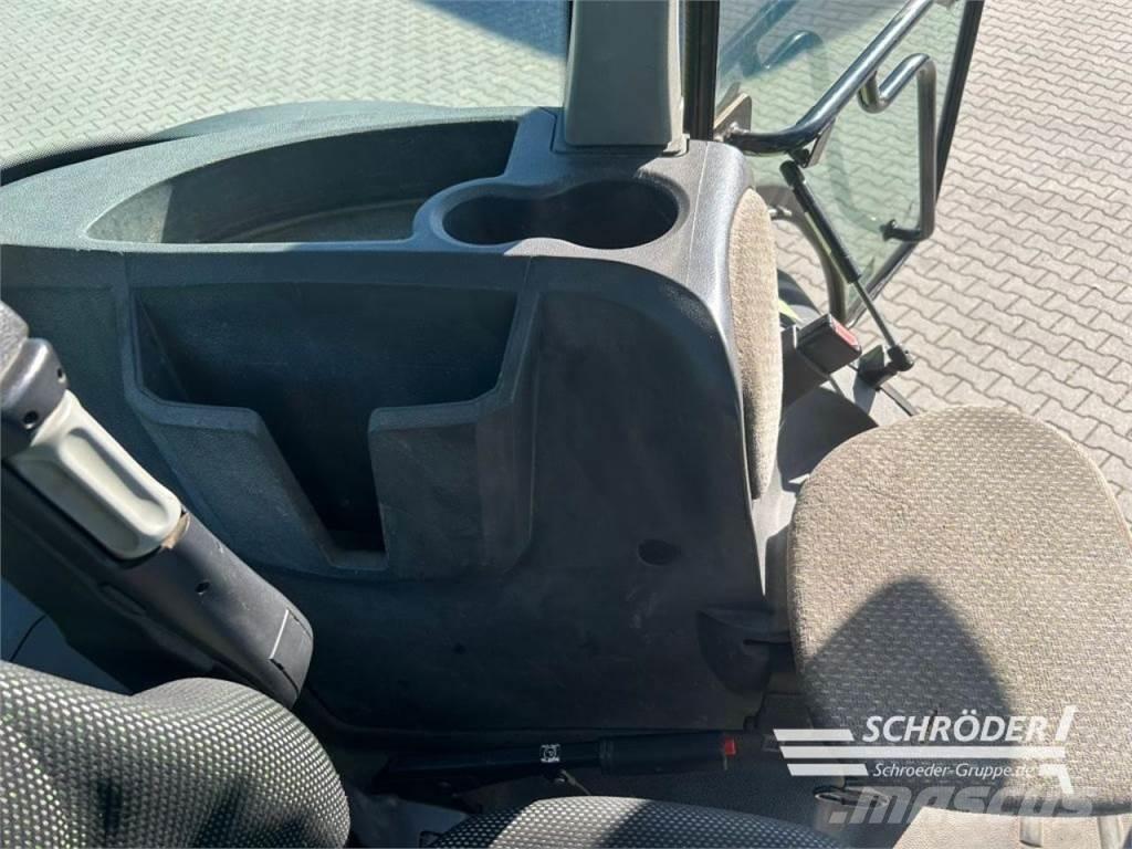 CLAAS ARION 640 Tractores