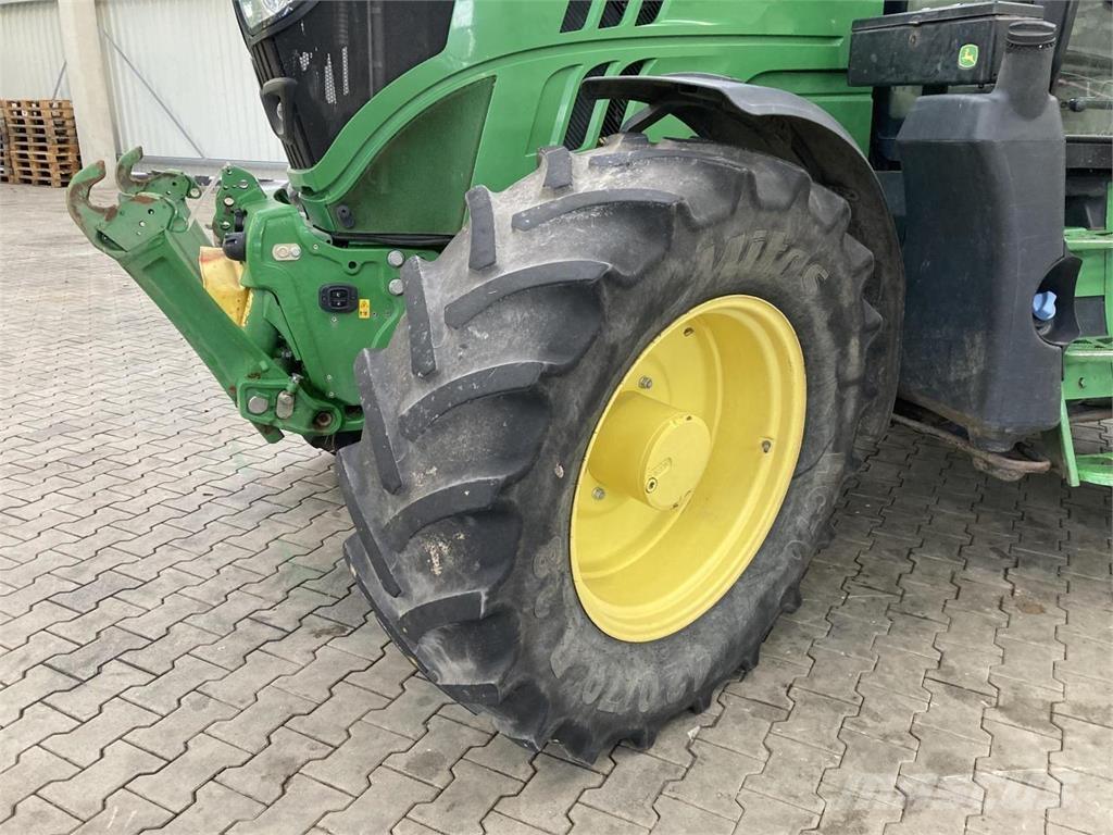 John Deere 6110R Tractores