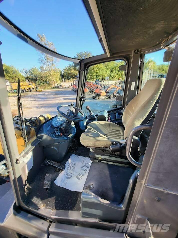 Mecalac AS 700 Cargadoras sobre ruedas