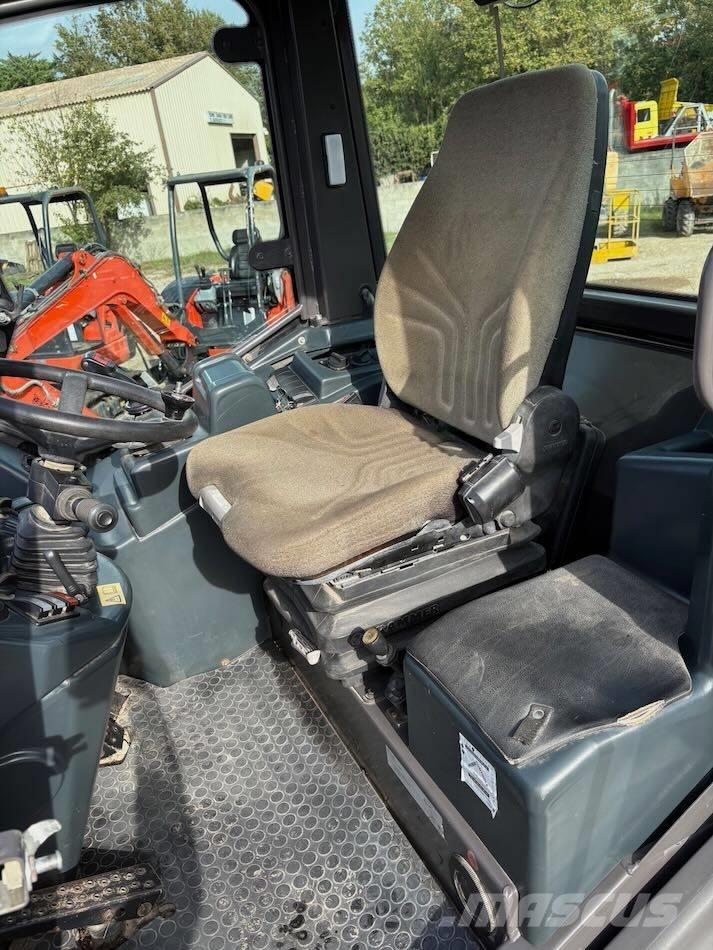 Mecalac AS 700 Cargadoras sobre ruedas