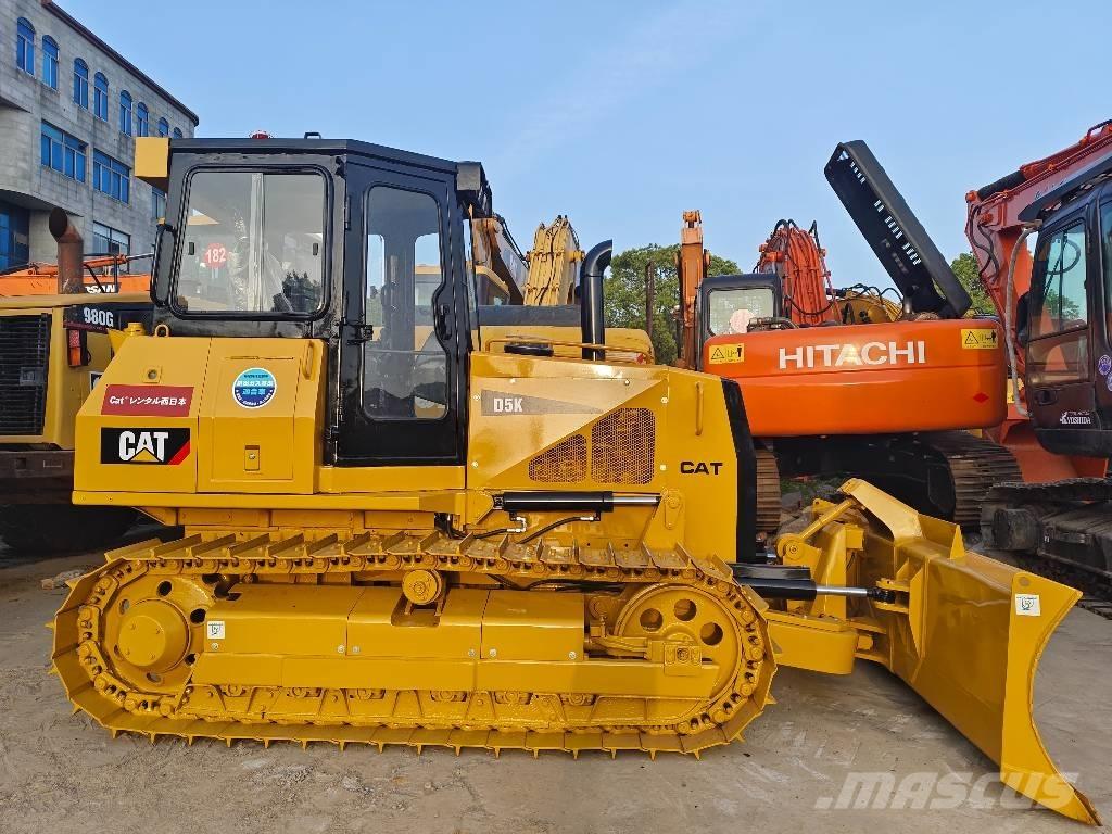 CAT D 5 K Buldozer sobre oruga