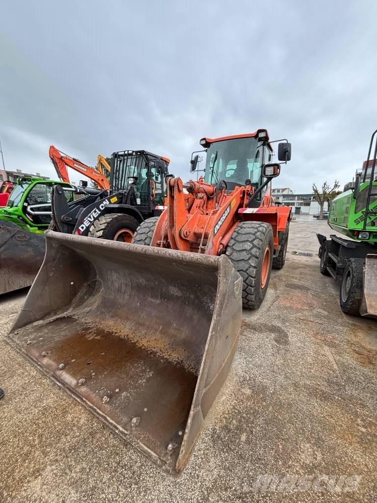 Doosan DL 250 Cargadoras sobre ruedas