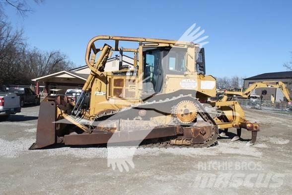 CAT D6T XL Buldozer sobre oruga
