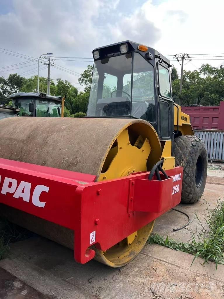 Dynapac CA 25 D Rodillos de un solo tambor