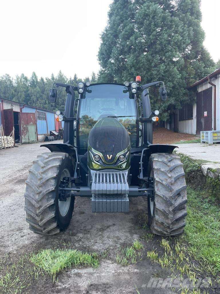 Valtra G 135 Tractores
