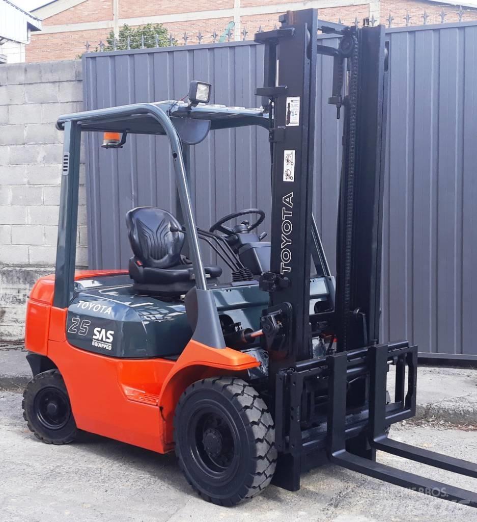 Toyota 02 7 FDF 25 Carretillas diesel