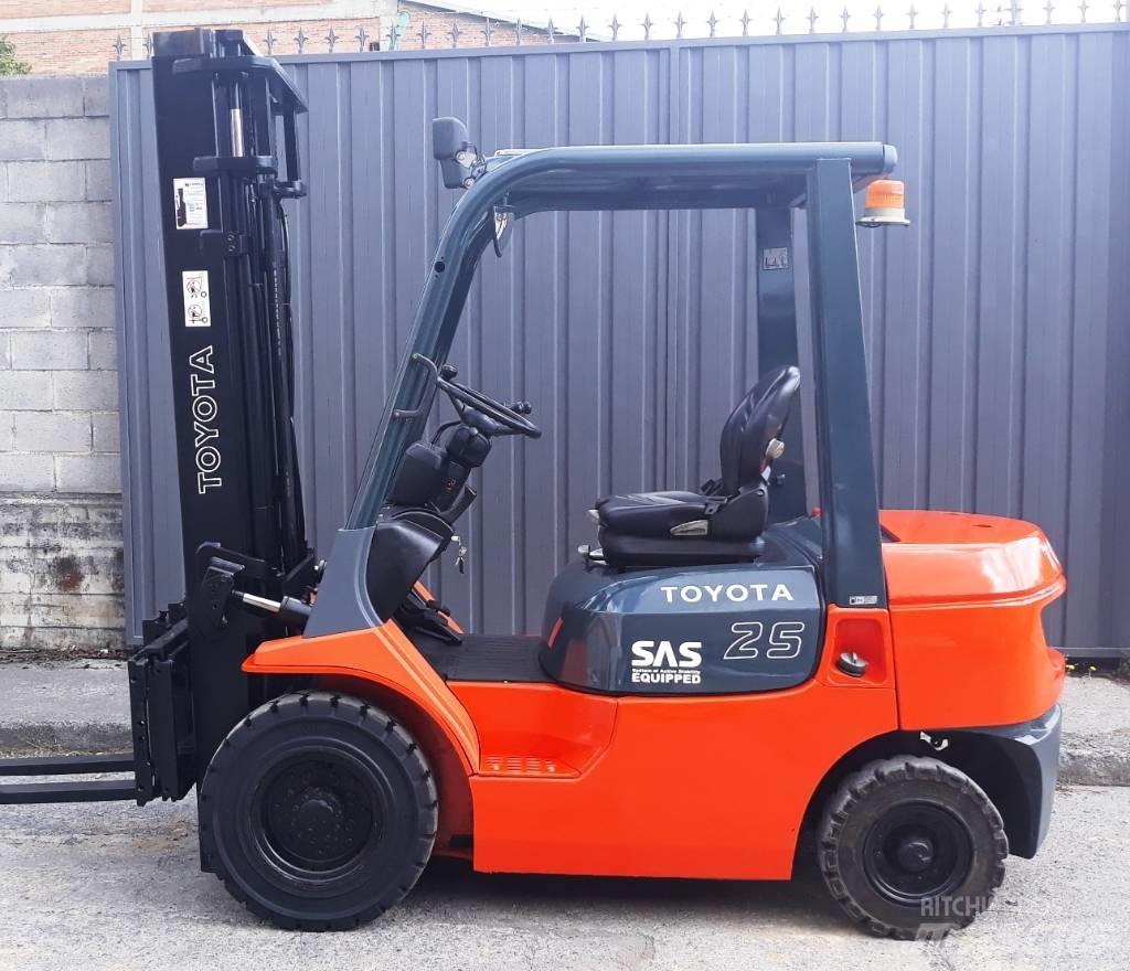 Toyota 02 7 FDF 25 Carretillas diesel