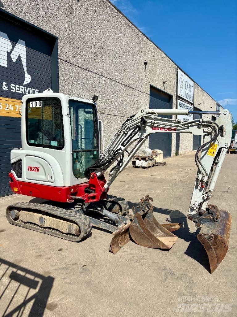 Takeuchi TB 225 Mini excavadoras < 7t
