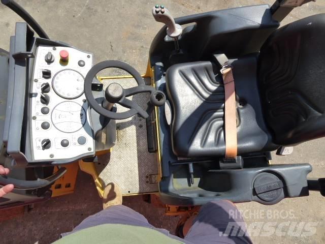 Bomag BW 100 AD M-5 Rodillos de doble tambor