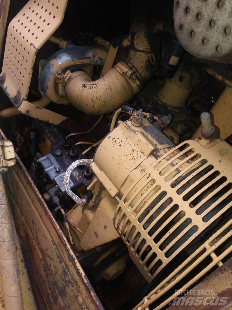 CAT D 4 H Buldozer sobre oruga