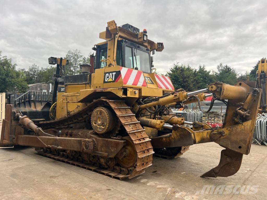 CAT D 9 T Buldozer sobre oruga