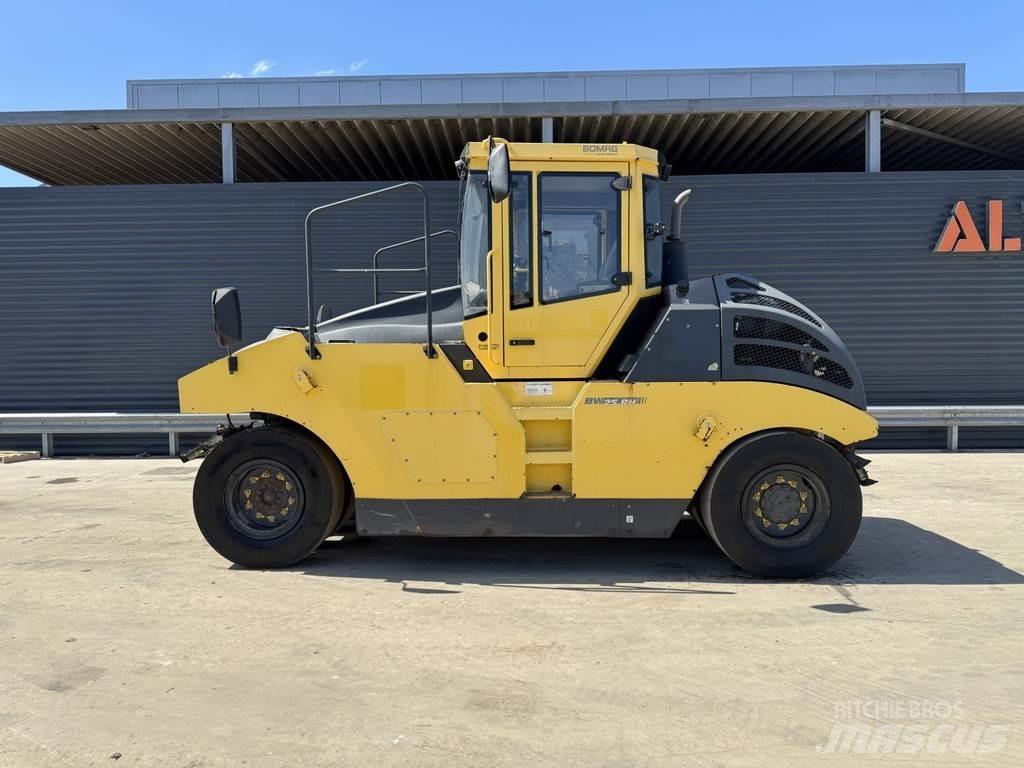 Bomag BW 25 RH Rodillos sobre neumáticos