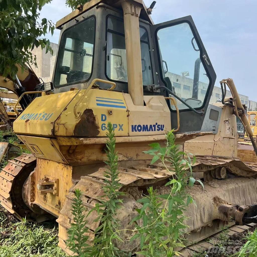 Komatsu D 65 P-12 Buldozer sobre oruga