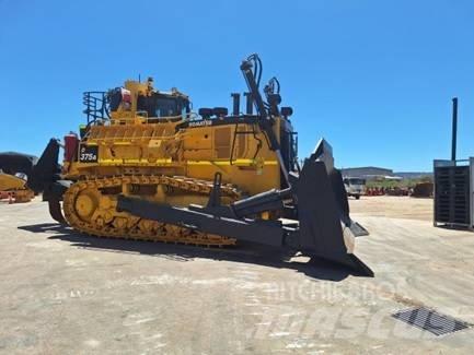 Komatsu D 375 A-8 Buldozer sobre oruga