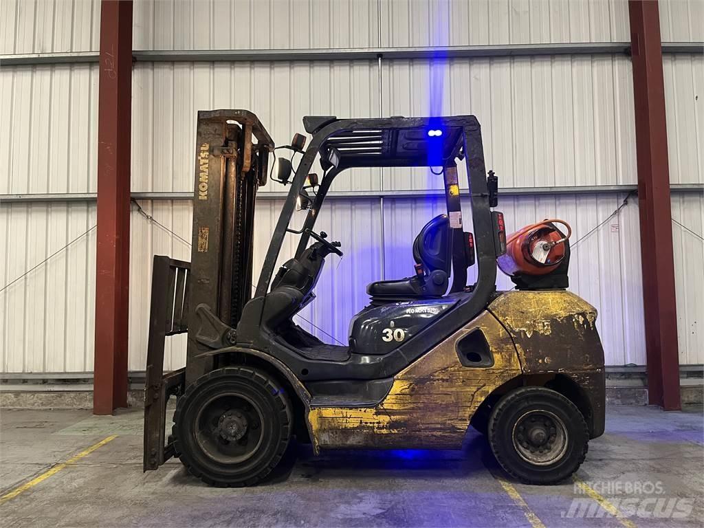 Komatsu FG30T-17 Carretillas LPG