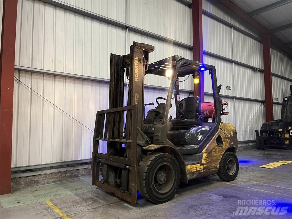 Komatsu FG30T-17 Carretillas LPG