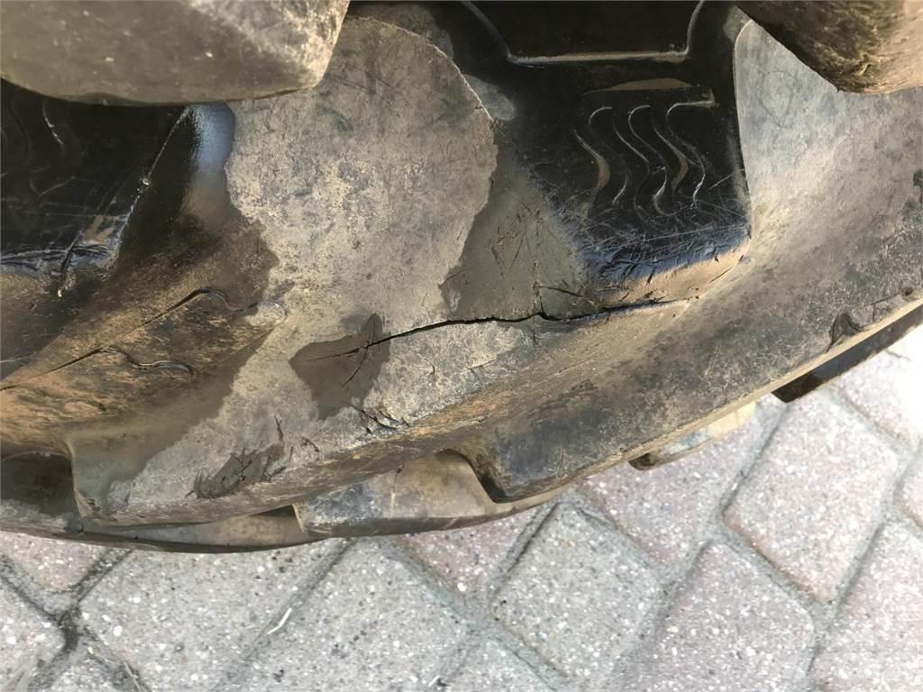 BKT 650/85R42 Neumáticos, ruedas y llantas