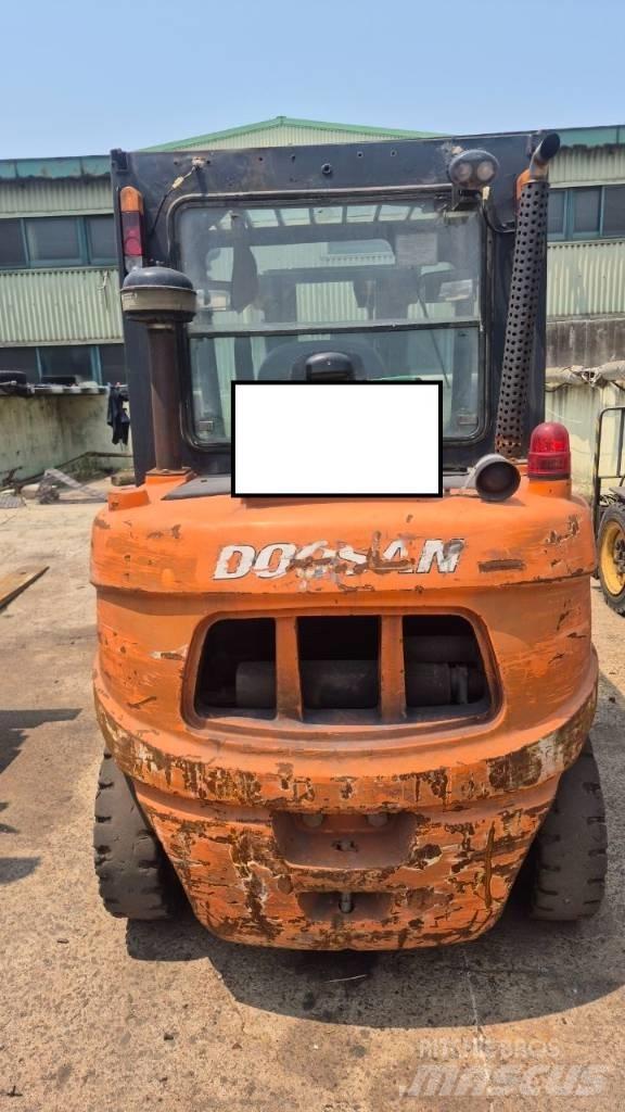 Doosan D 35 C-5 Carretillas de horquilla eléctrica