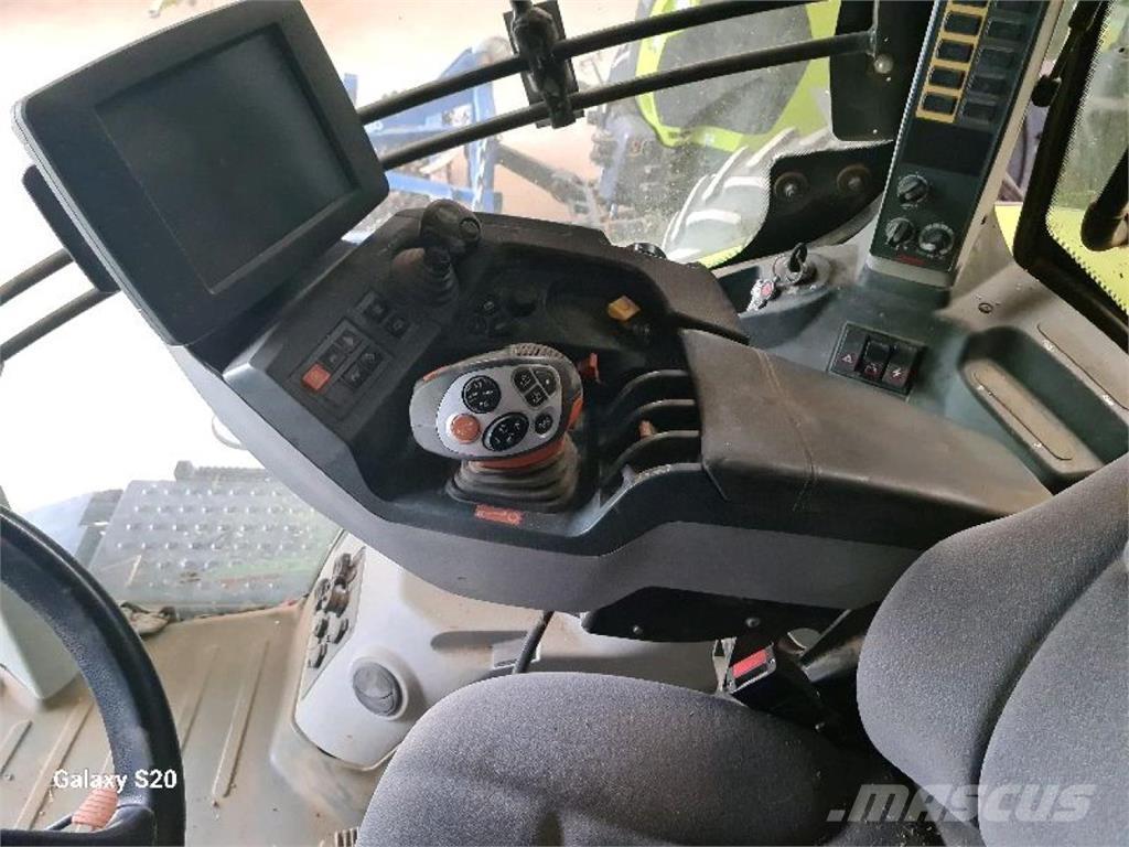 CLAAS Axion 810 Tractores