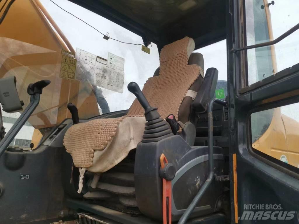 Hyundai 350L VS Excavadoras de cadenas
