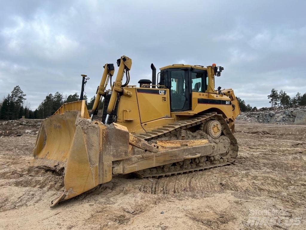 CAT D 8 T Buldozer sobre oruga
