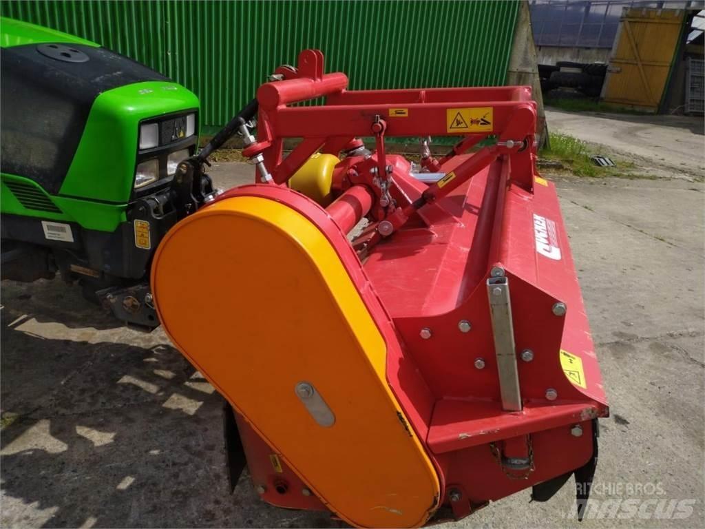 Dücker PMK 18 Otros equipos usados para la recolección de forraje