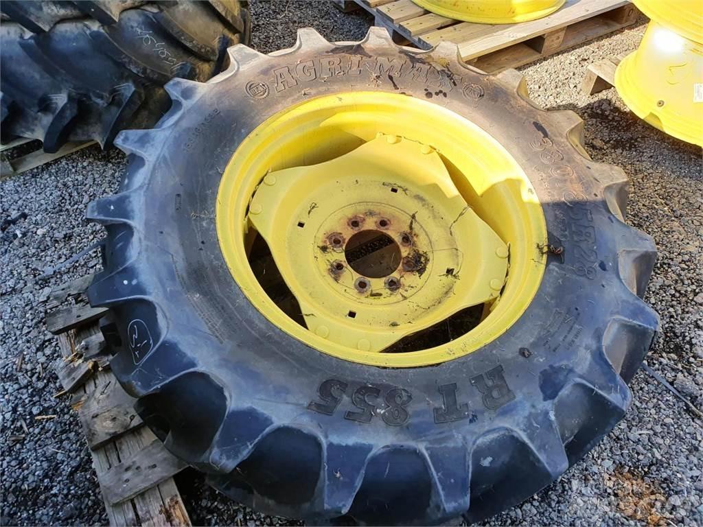 BKT 380/85R28 x2 Neumáticos, ruedas y llantas