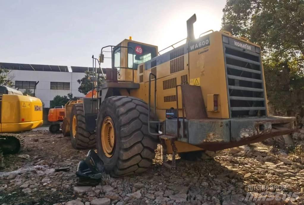 Komatsu WA 600 Cargadoras sobre ruedas