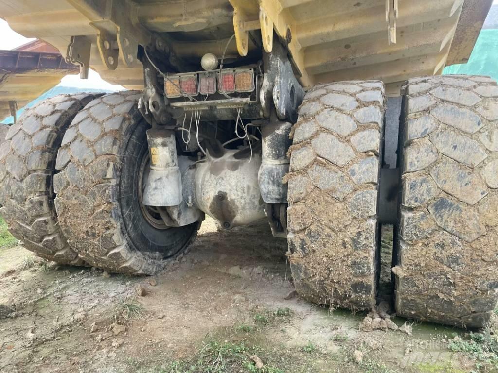 Komatsu HD 605-7 Dúmpers rígidos