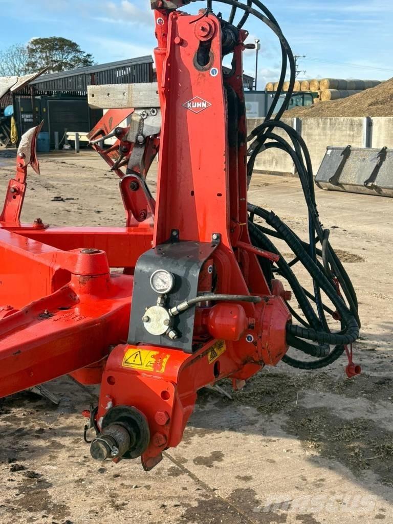 Kuhn MULTIMASTER 183 Arados reversibles suspendidos