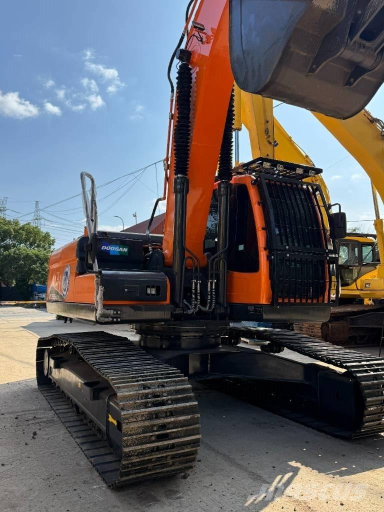 Doosan DX 225 LCA Excavadoras de cadenas