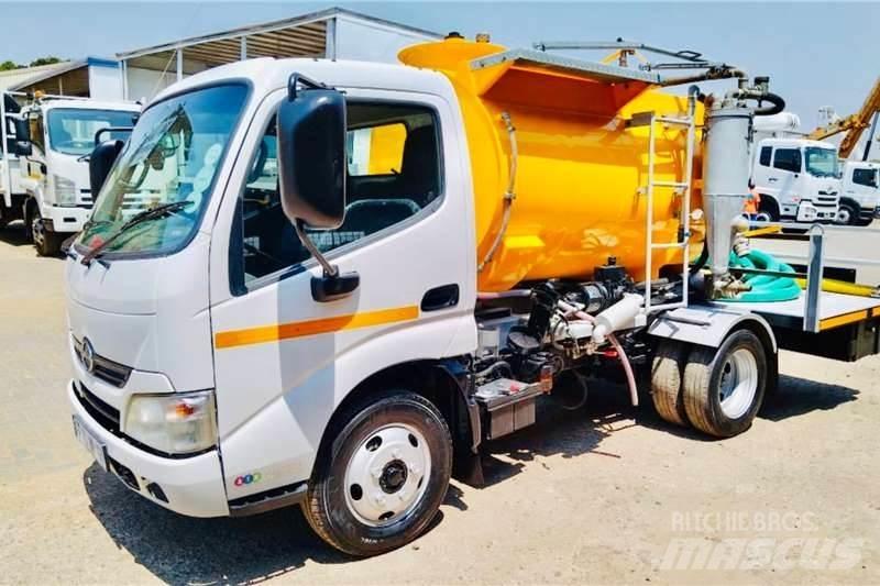 Hino 300 614 Otros camiones