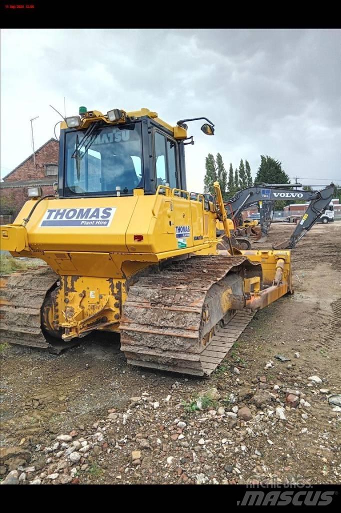 Komatsu D 65 PX-18 Buldozer sobre oruga