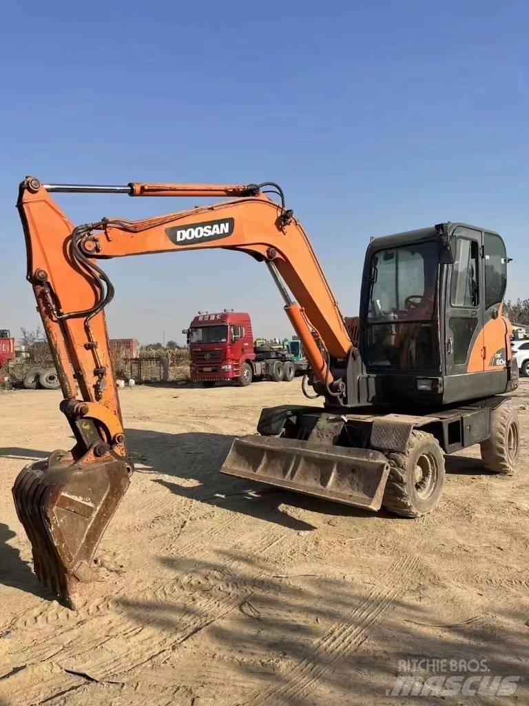 Doosan DX60W Excavadoras de ruedas