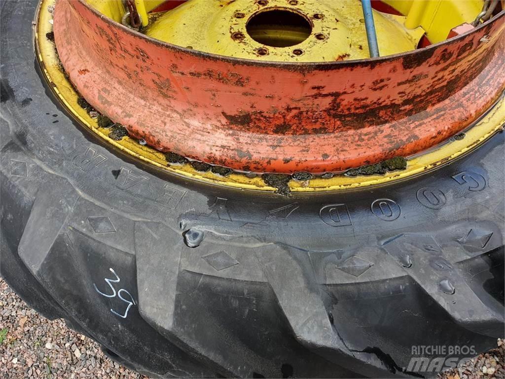Goodyear 136-38 x2 Neumáticos, ruedas y llantas
