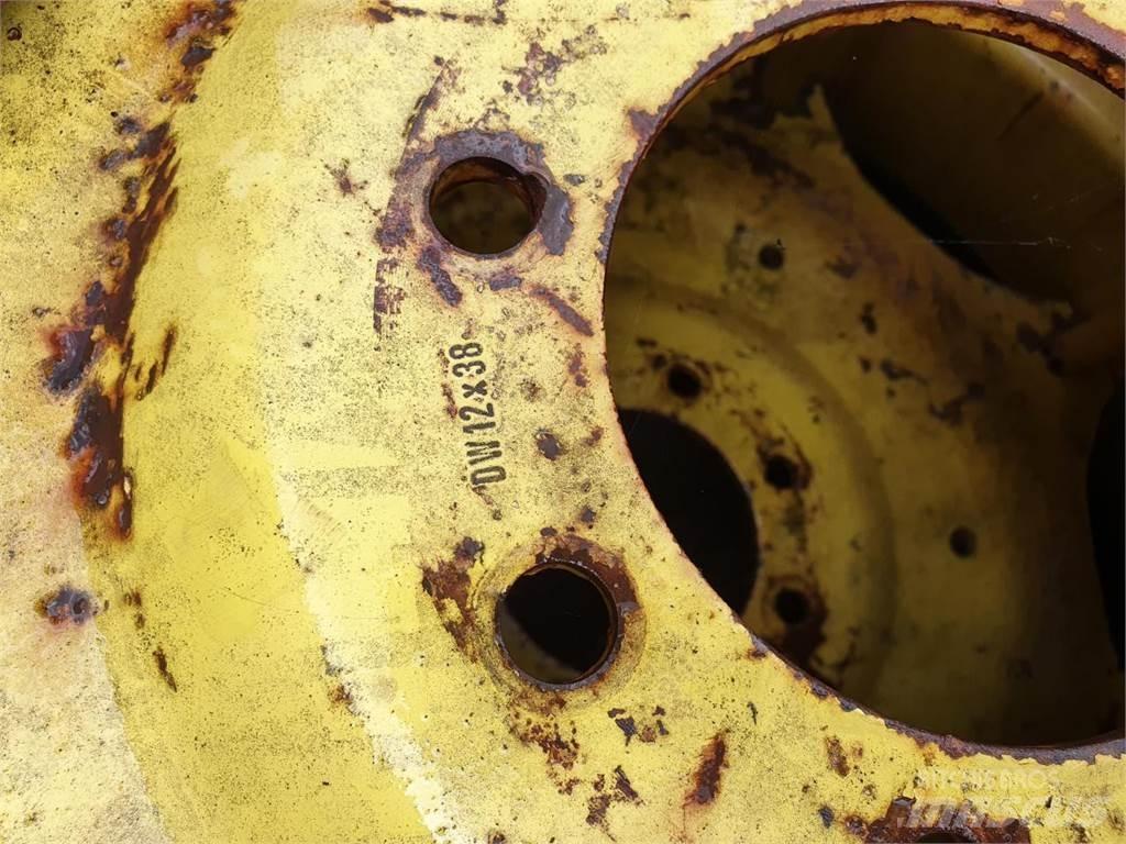 Goodyear 136-38 x2 Neumáticos, ruedas y llantas